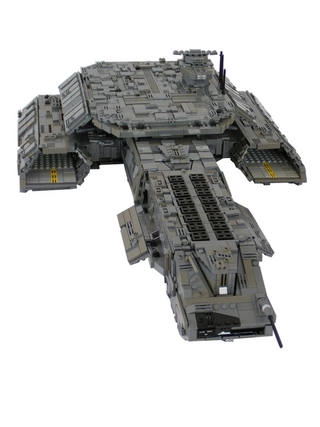 Illustration for article titled 15-Year-Old Sven Junga Creates Starships From LEGO Bricks